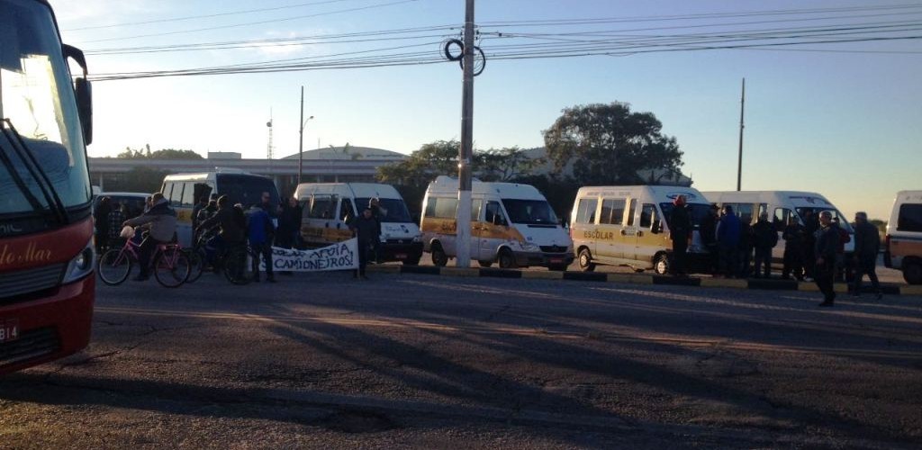 Motoristas do transporte escolar também protestam