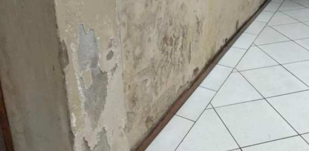 Escola Helena Small sofre com alagamentos