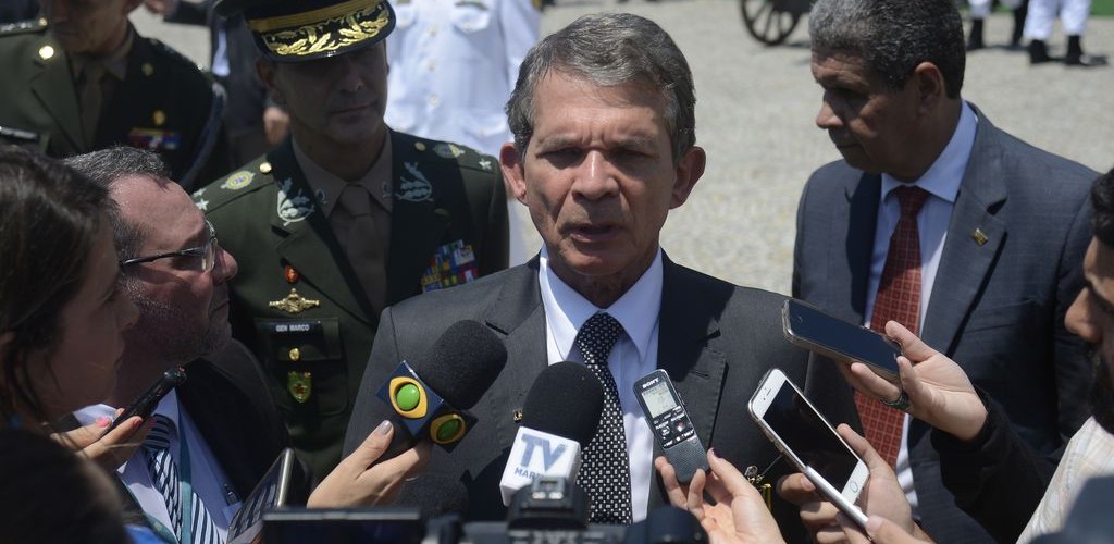 Portaria oficializa general como ministro da Defesa