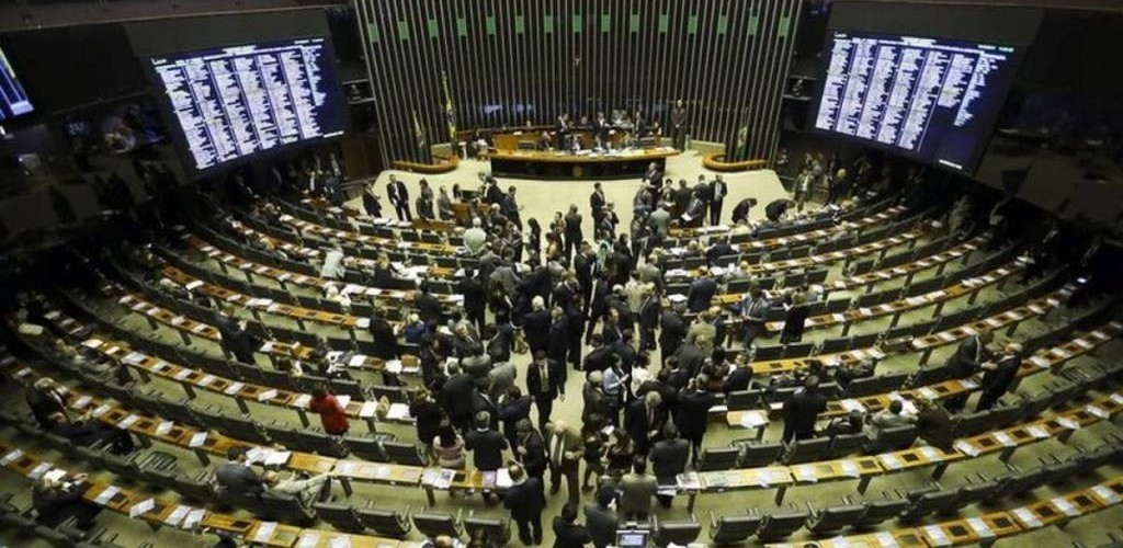 Câmara instala comissão para discutir alcance do foro privilegiado