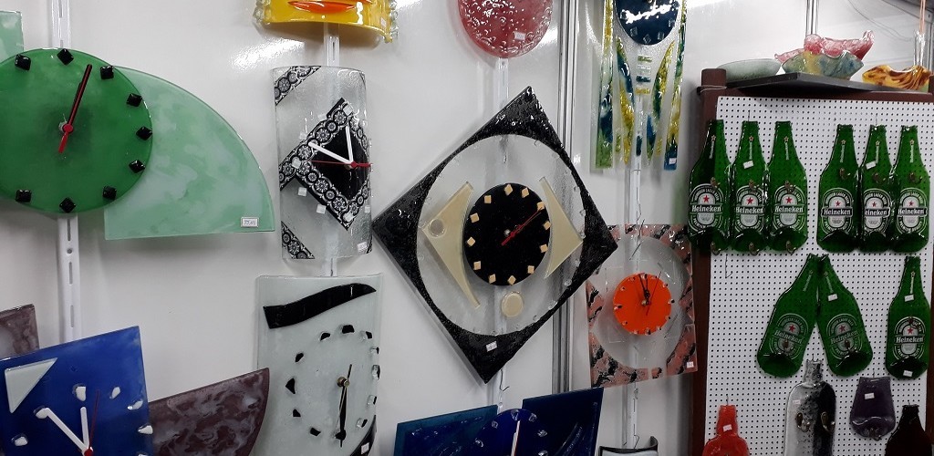 Artesãs rio-grandinas transformam vidro em obras de arte