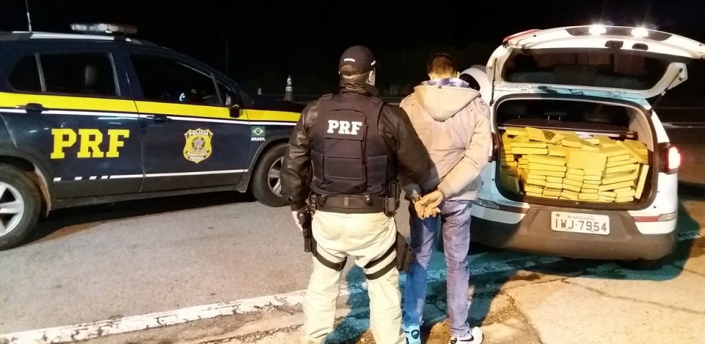 Homem é flagrado transportando mais de 500 kg de drogas