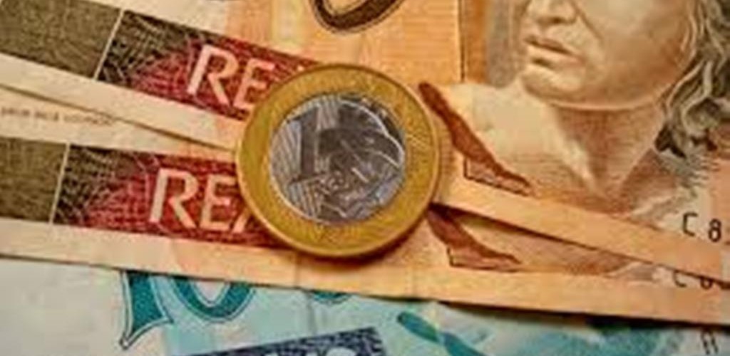Parte do 13º salário de aposentados será antecipado para agosto