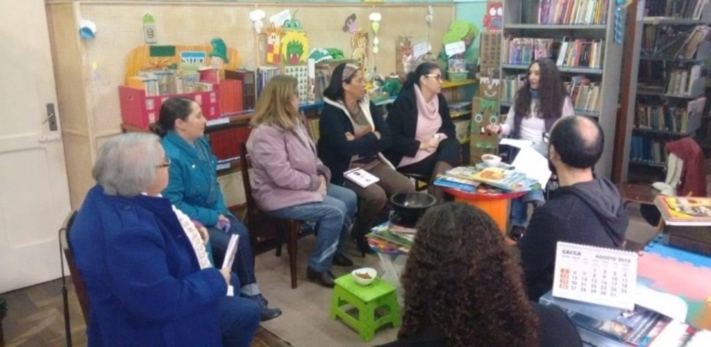 Biblioteca Monteiro Lobato recebe encontro do projeto "Leia Mulheres" 