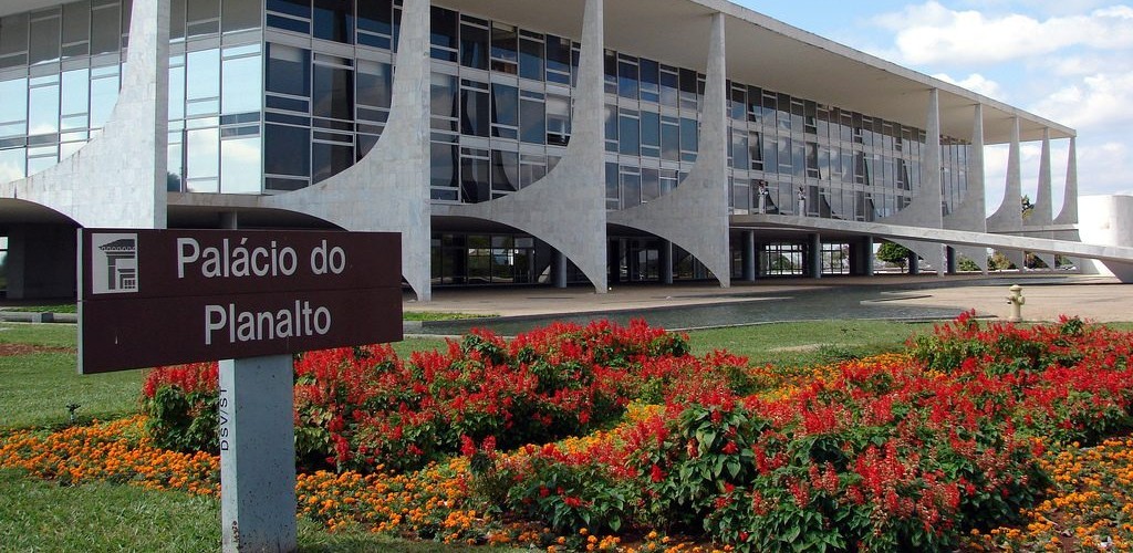 Equipe econômica reduz para 1,6% previsão de crescimento do PIB