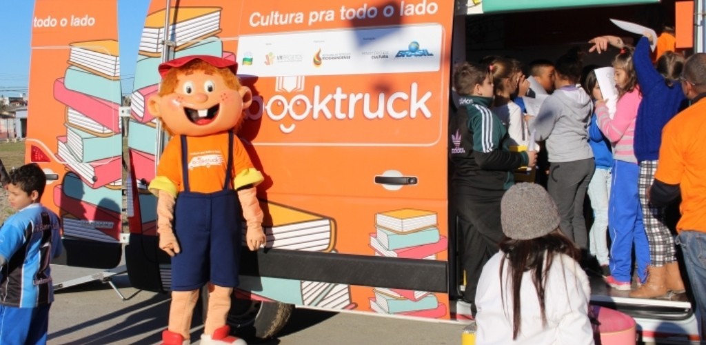 Projeto Cultural Booktruck visita o Parque Marinha
