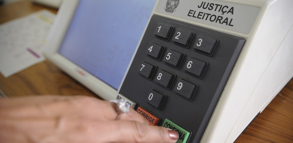 Com registro de Amoêdo, já são seis candidatos oficializados no TSE