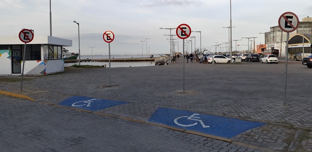 Placas de proibição de estacionamento foram reinstaladas no Rincão da Cebola
