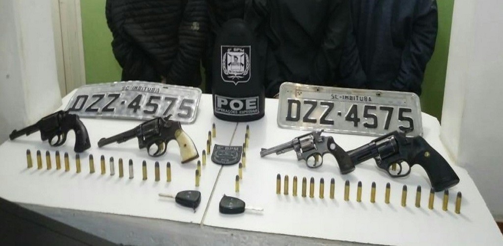 Adolescentes são flagrados armados e com carro clonado no Cassino
