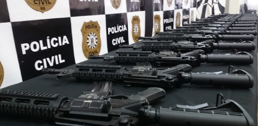 Polícia Civil recebe doação de 49 fuzis do Instituto Cultural Floresta
