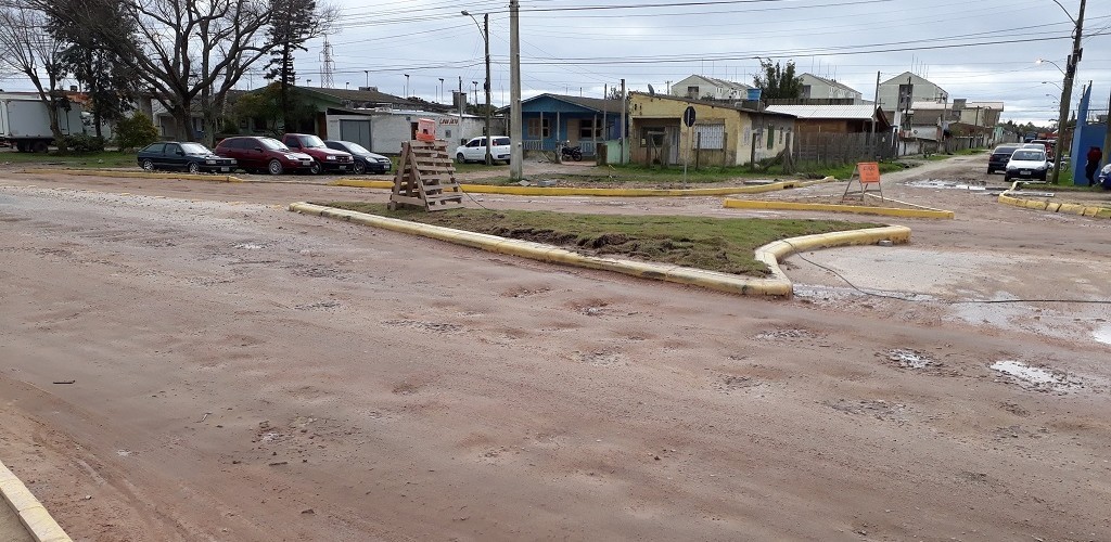 Asfaltamento de rótula na Roberto Socoowiski deverá acontecer nos próximos dias