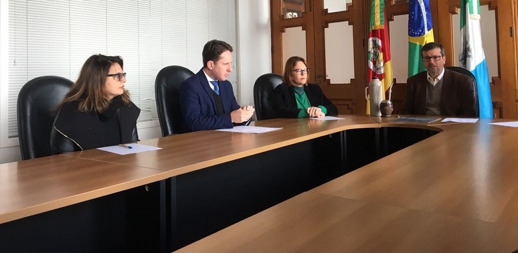 Nova secretária de educação é anunciada durante coletiva