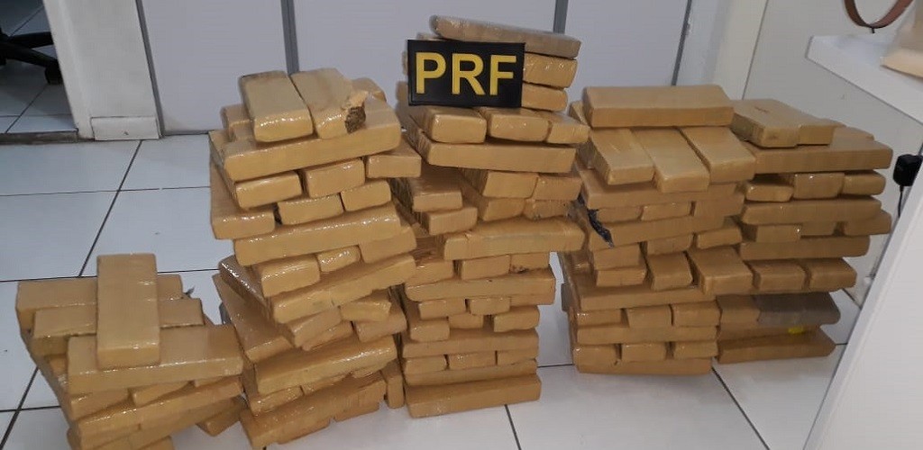 PRF e Receita Federal apreendem quase 100kg de maconha em Rio Grande