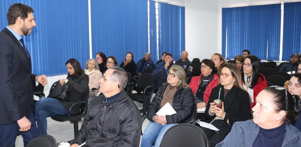 Executivo avalia implantação de programa permanente de educação para o trânsito