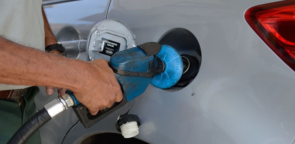 Com alta de 1,68% anunciada para amanhã, gasolina tem recorde de preço