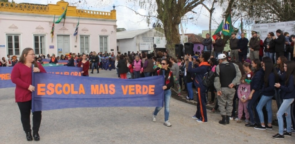 Escolas do Povo Novo abrem programação de desfiles da Semana da Pátria