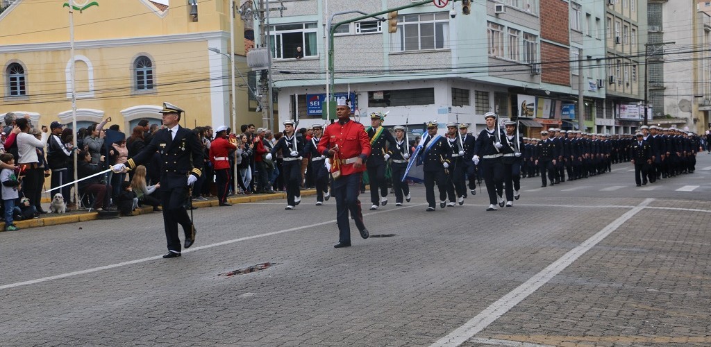 Marinha do Brasil inicia o desfile cívico de 7 de setembro