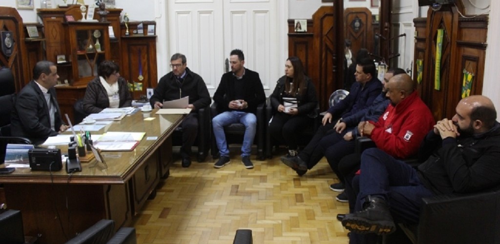 Prefeito visita Câmara e apresenta projeto do Finisa