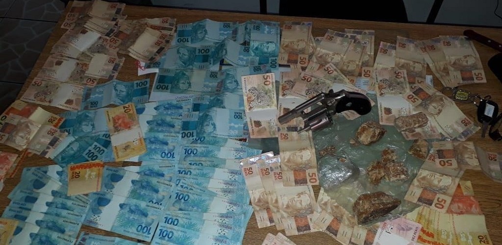 Menor é apreendido com drogas e 7 mil