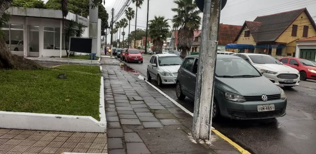 Motoristas esperam por mais de 12 horas para abastecer no dia sem imposto