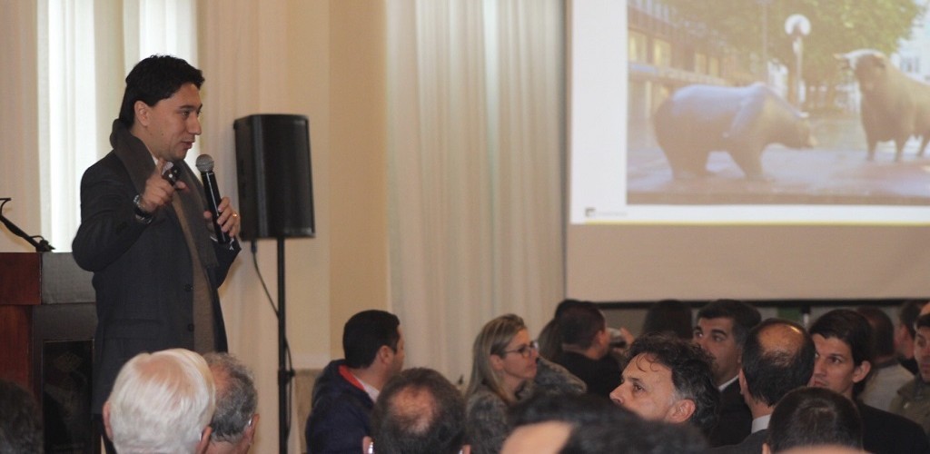 Marco Saravalle debate economia global no Tá em Pauta
