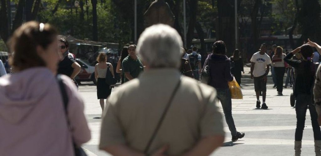 População brasileira deve chegar a 233,2 milhões em 2047, diz IBGE