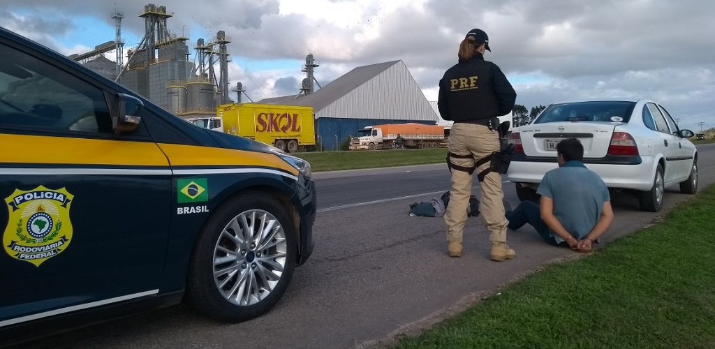 PRF prende homem por porte ilegal de arma