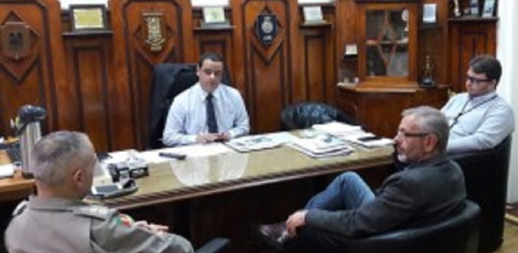Presidente do legislativo antecipa devolução de verbas ao executivo