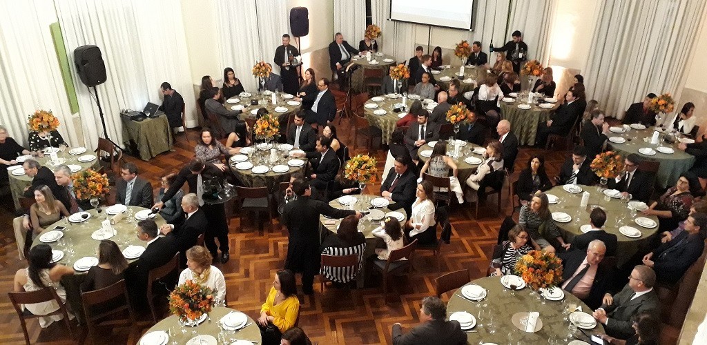 Jantar festivo e homenagens marcaram a comemoração dos 174 anos da Câmara de Comércio