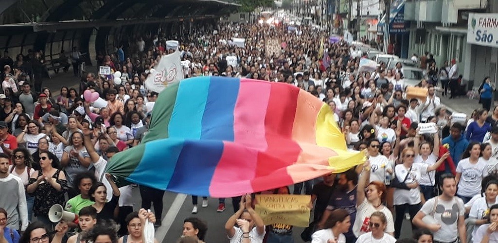Final de semana foi de manifestações contrárias e favoráveis à Bolsonaro, em Rio Grande