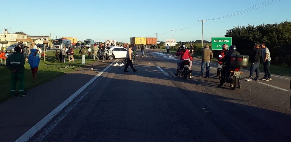 Acidente entre carro e caminhão deixou dois quilômetros de congestionamento na BR 392