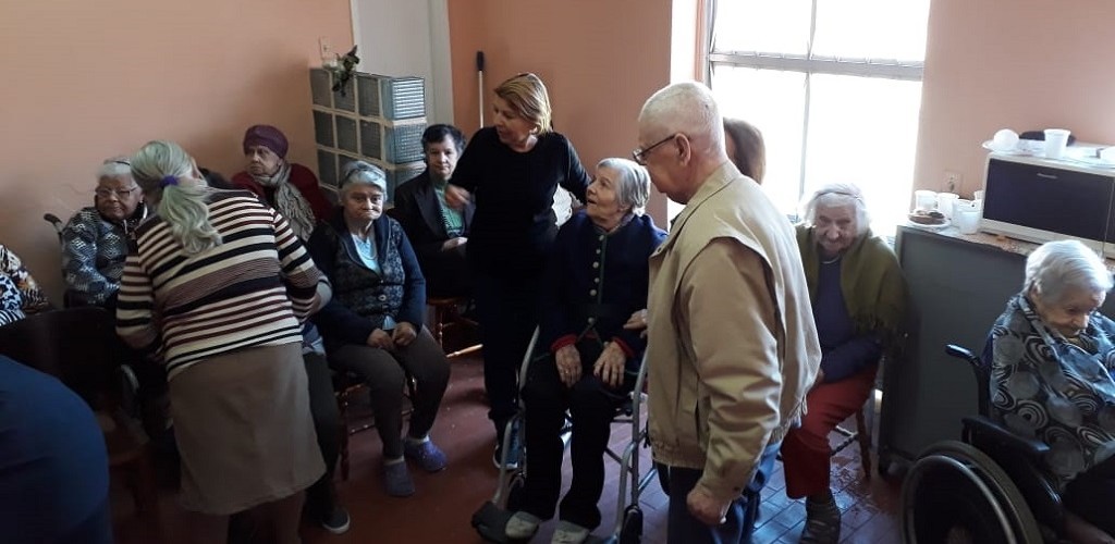Pensionatos Pedro Bertoni e Madre Batista promovem festa em alusão ao Dia do Idoso