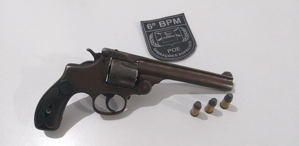 Homens são presos pela BM por porte ilegal de arma e importunação sexual