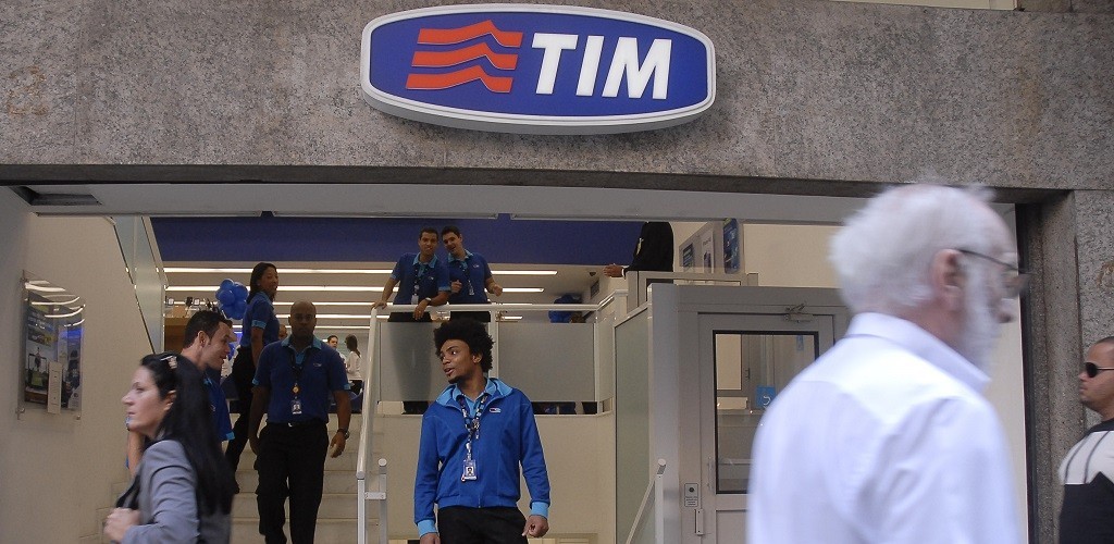 Atualização automática antecipa horário de verão de celulares da TIM