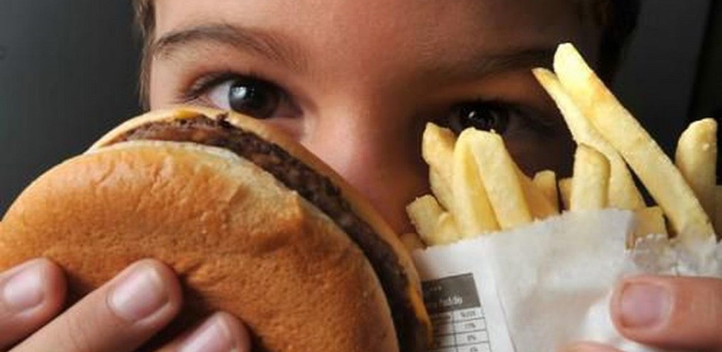 Maioria de adolescentes acompanhados na atenção básica se alimenta mal