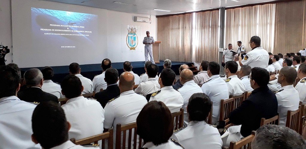 Almirante de esquadra palestrou sobre o programa nuclear e de submarinos da Marinha no 5º DN