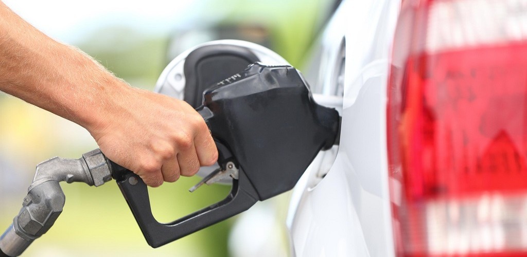Preço da gasolina cai 2% nas refinarias a partir de amanhã