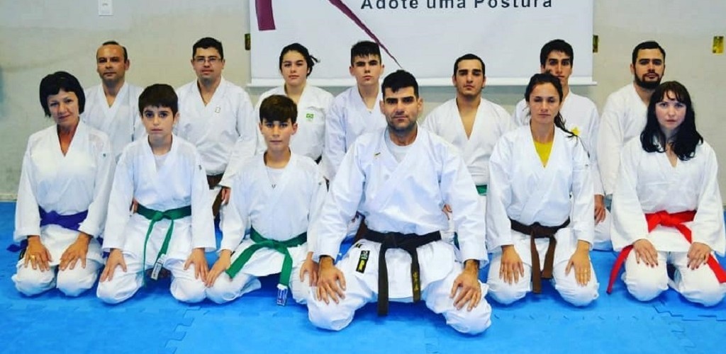 Escola Rio-grandina de Karatê busca título estadual em competição nesse sábado