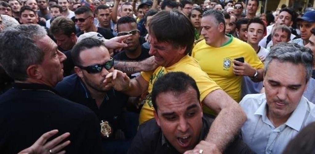 Flávio Bolsonaro diz que o quadro de saúde do pai é muito grave