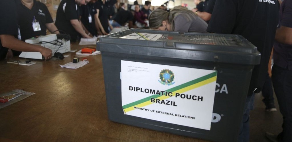 TRE-DF prepara urnas que serão enviadas ao exterior