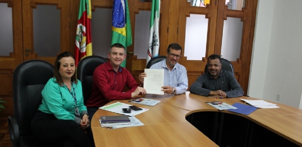 Prefeitura e SENAC Rio Grande firmam parceria para trabalho técnico social no Residencial Carreiros