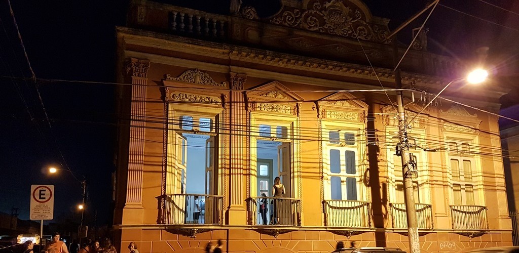 Uma Noite no Museu atrai público para o Casarão 8 em Pelotas