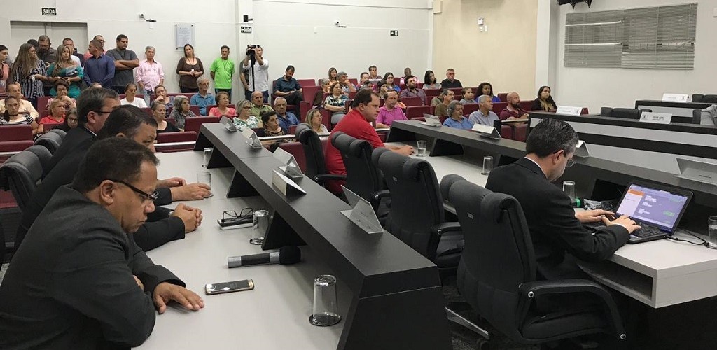 Audiência pública que debateu a cobrança de taxa do cemitério aconteceu sem a presença da empresa responsável