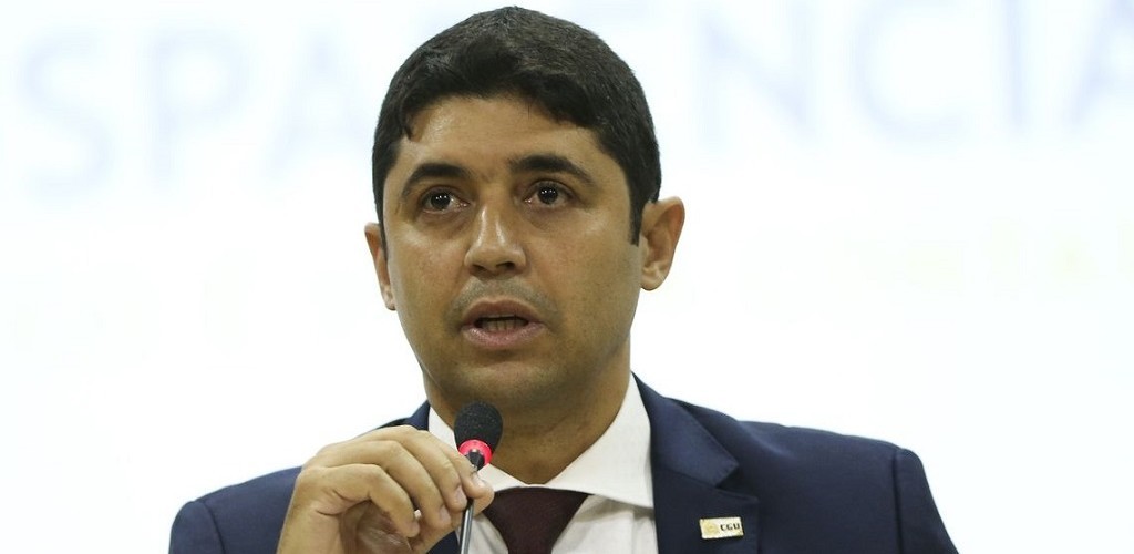 Bolsonaro anuncia permanência de Wagner Rosário na CGU