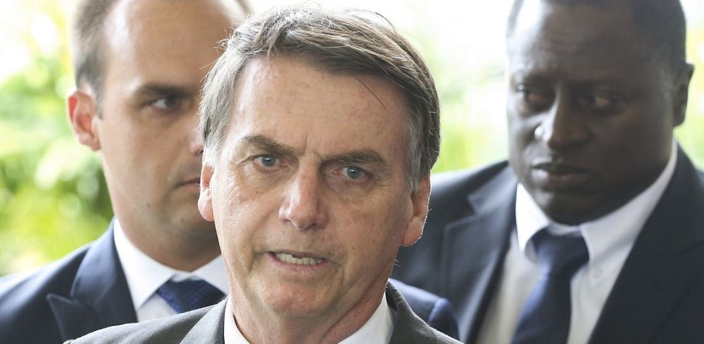 Bolsonaro se reúne com embaixadores e equipe de transição