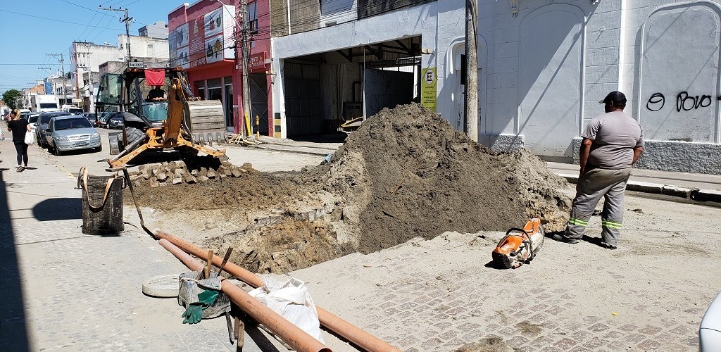 Ligação de ramais causa mais uma interdição no fluxo de veículos na General Osório