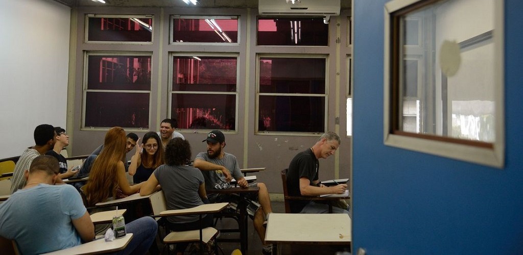 Governo deverá ofertar 100 mil vagas para o Fies em 2019