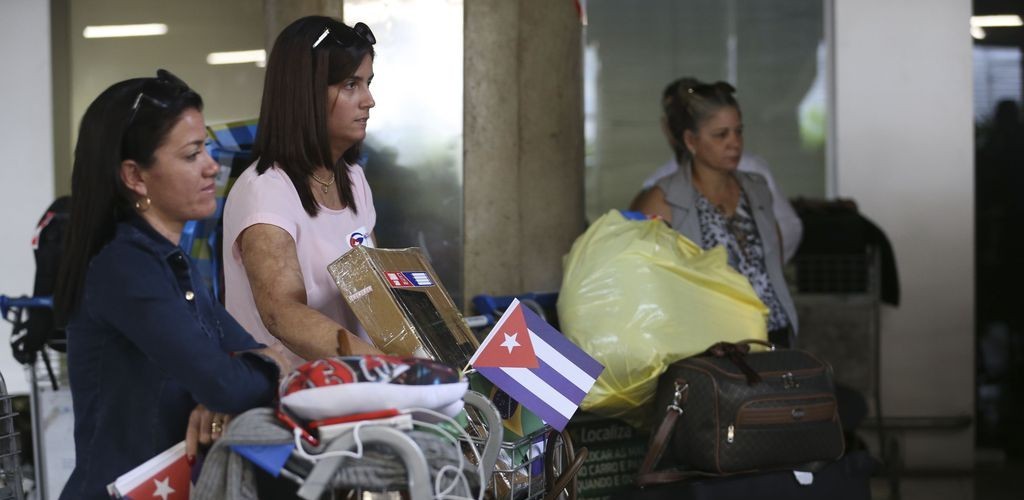 Pelo menos 1.307 médicos cubanos já deixaram o Brasil