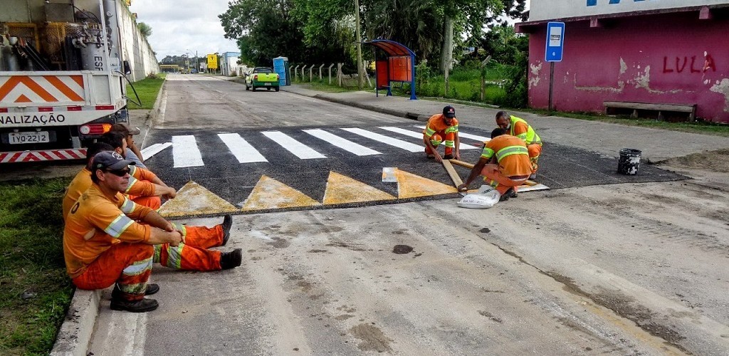 Faixa de travessia construída pela Ecosul na BR 392 atende à demanda da comunidade
