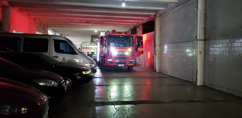 Controlado incêndio em prédio da zona central